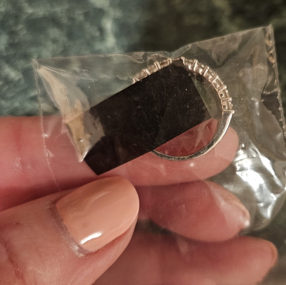 Ring - Picture 4 of 5
